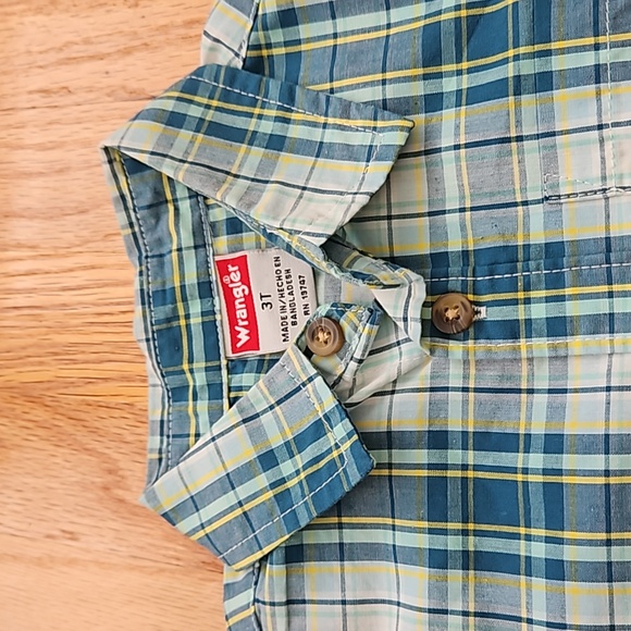 Toddler Boy 2-Piece Plaid Button-Front Shirt & Short Set - Picture 3 of 6